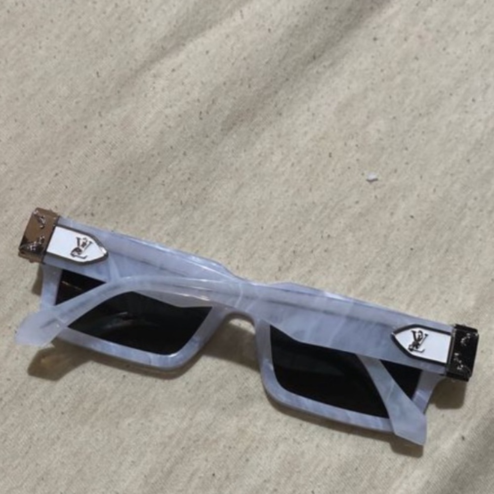 Pop smoke Louis Vuitton glasses - Picture 2 of 3